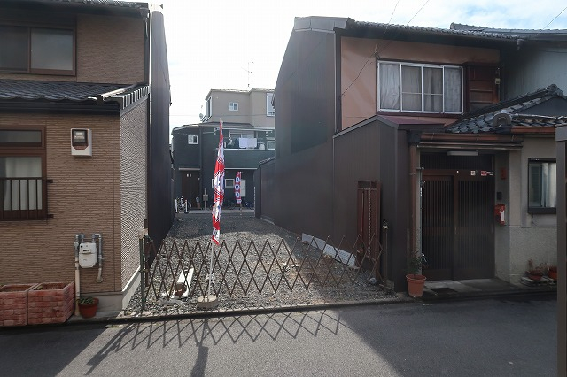 JR 花園駅 徒歩12分
構造:木造
土地面積:61.04平米 ( 18.46坪 ) 建物面積:83.85平米 ( 25.36坪 )