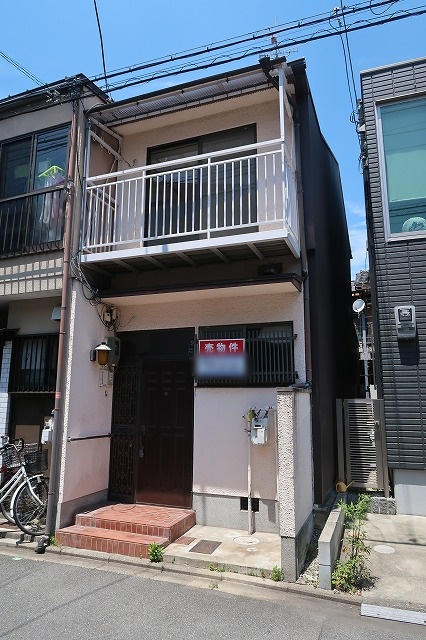 JR 花園駅 徒歩3分
構造:木造
土地面積:29.71平米 ( 8.98坪 ) 建物面積:32.03平米 ( 9.68坪 )